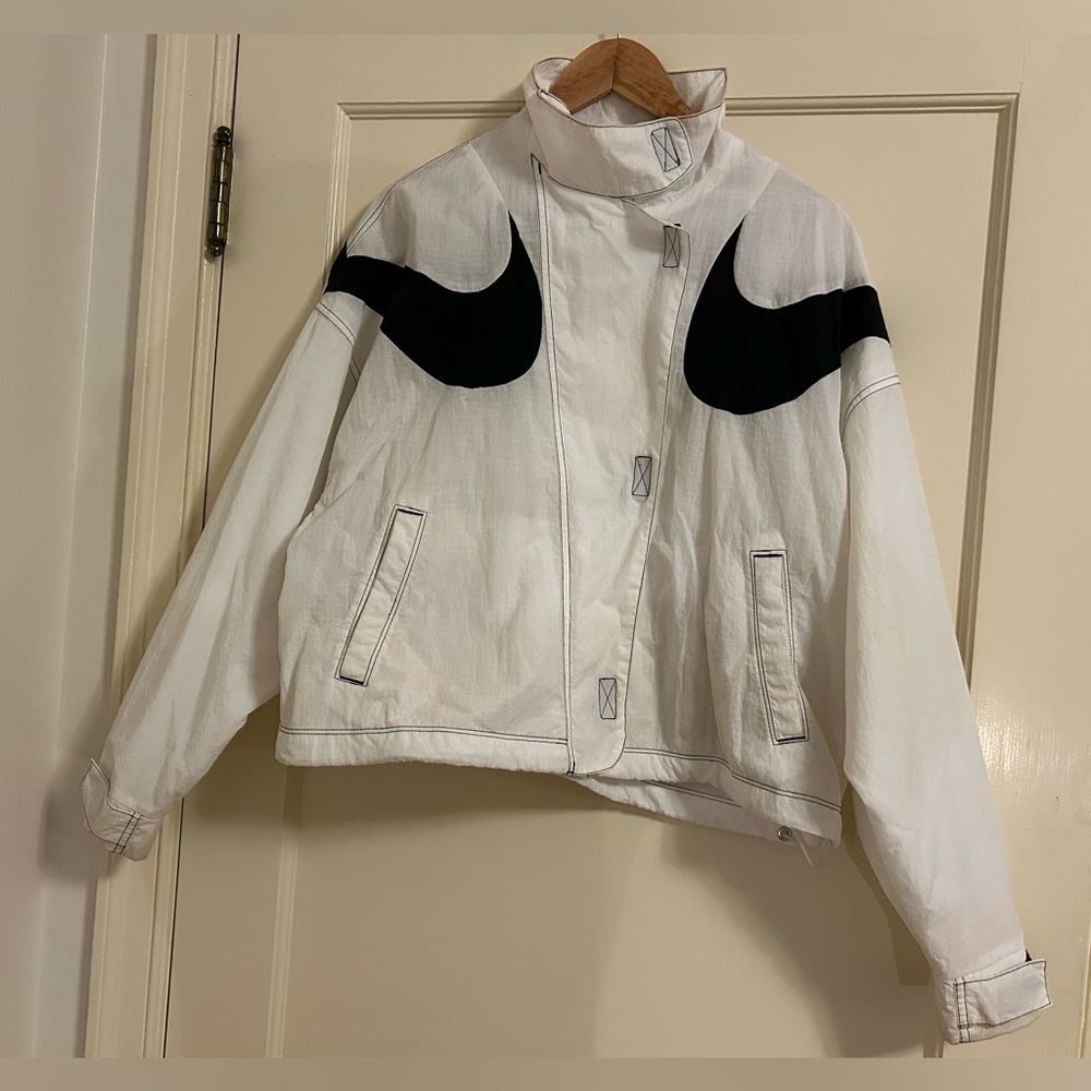Nike Sportswear Swoosh Repel Oversized Windbreaker Jacket DR6132-100 Women’s XS